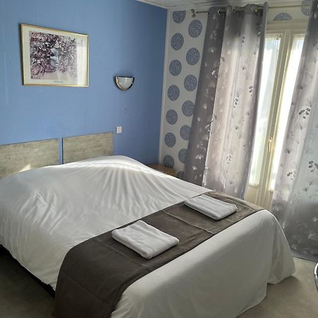 Hotel Le Lyon Vert Commentry Bagian luar foto