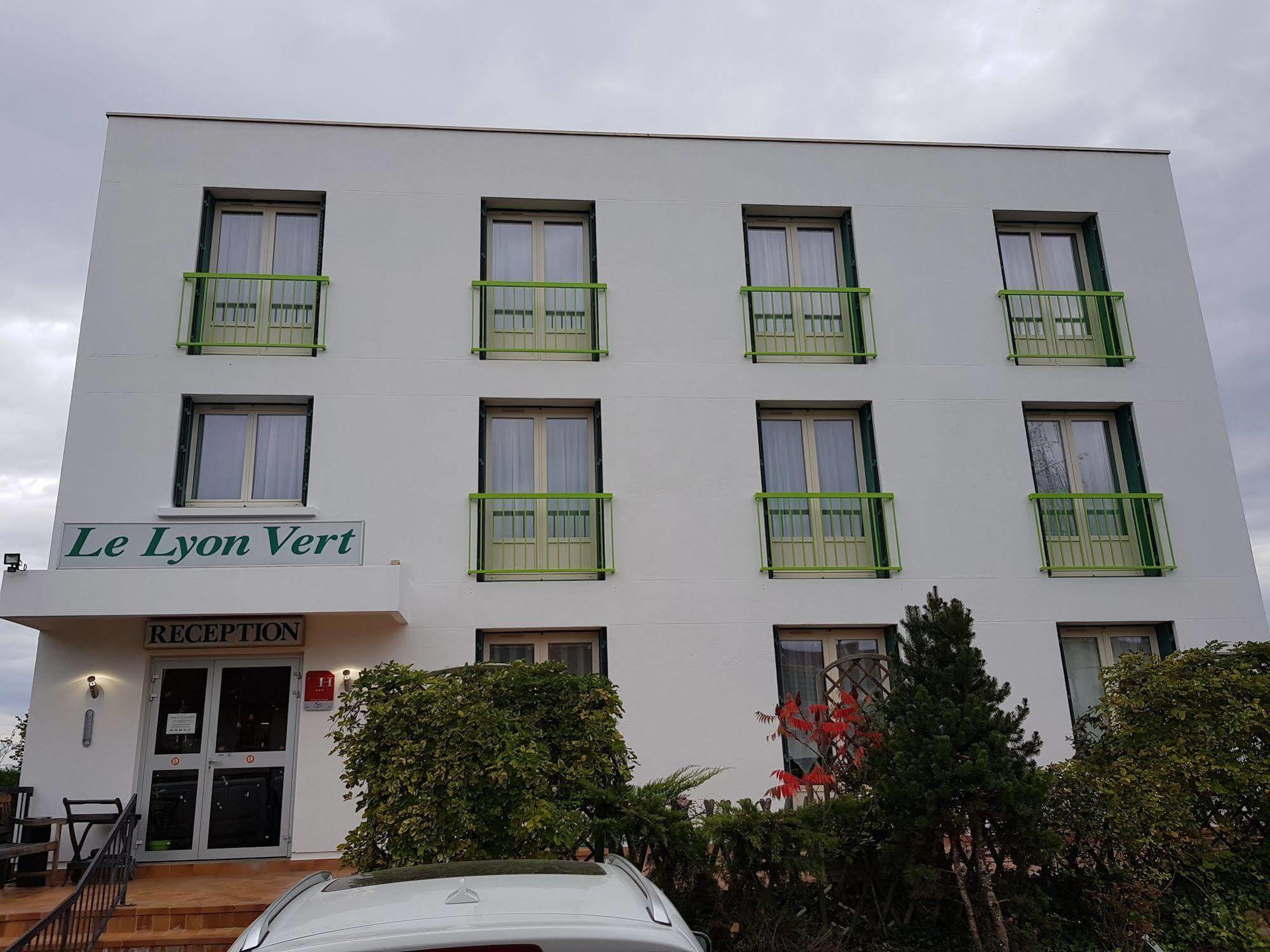 Hotel Le Lyon Vert Commentry Bagian luar foto