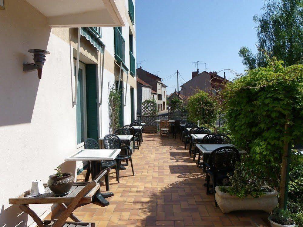 Hotel Le Lyon Vert Commentry Bagian luar foto